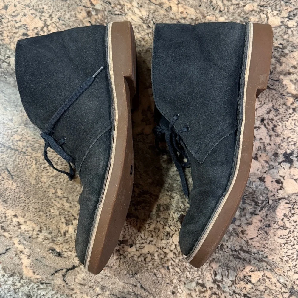 Clarks Men's Dark Gray Suede Chukka Boots